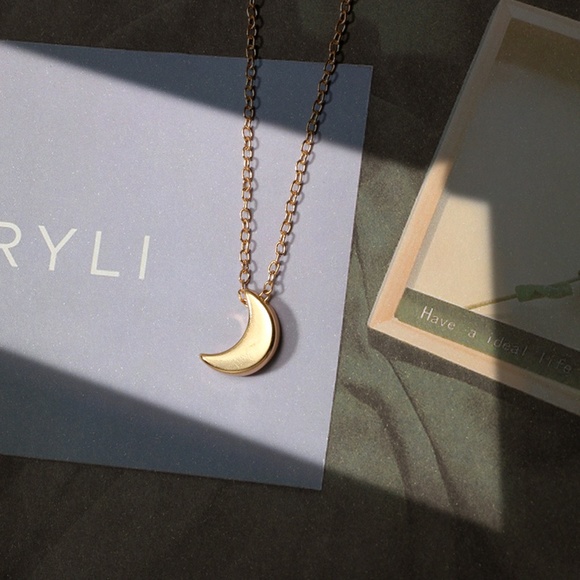 Jewelry - NEW moon necklace